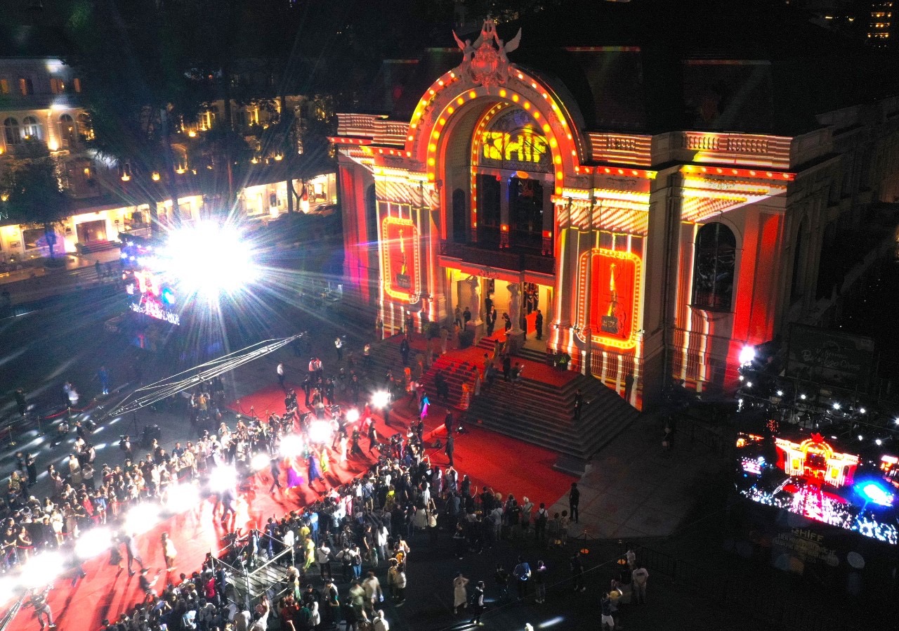 Không gian Nhà hát thành phố trong đêm bế mạc HIFF 2024, tối 13/4. Ảnh: Nguyễn Á.