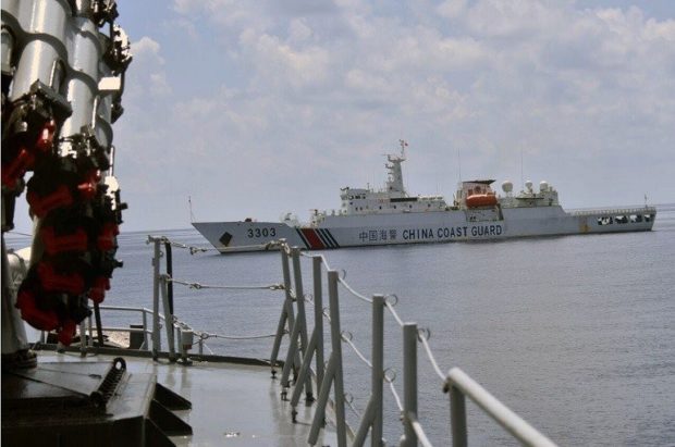 Tàu chiến Imam Bonjol 383 Hải quân Indonesia truy đuổi tàu cá Han Tan Cou vào vùng biển Natuna của Indonesia vào ngày 17/6/2019, ngay sau đó tàu 3303 của Lực lượng Bảo vệ Bờ biển Trung Quốc áp sát.