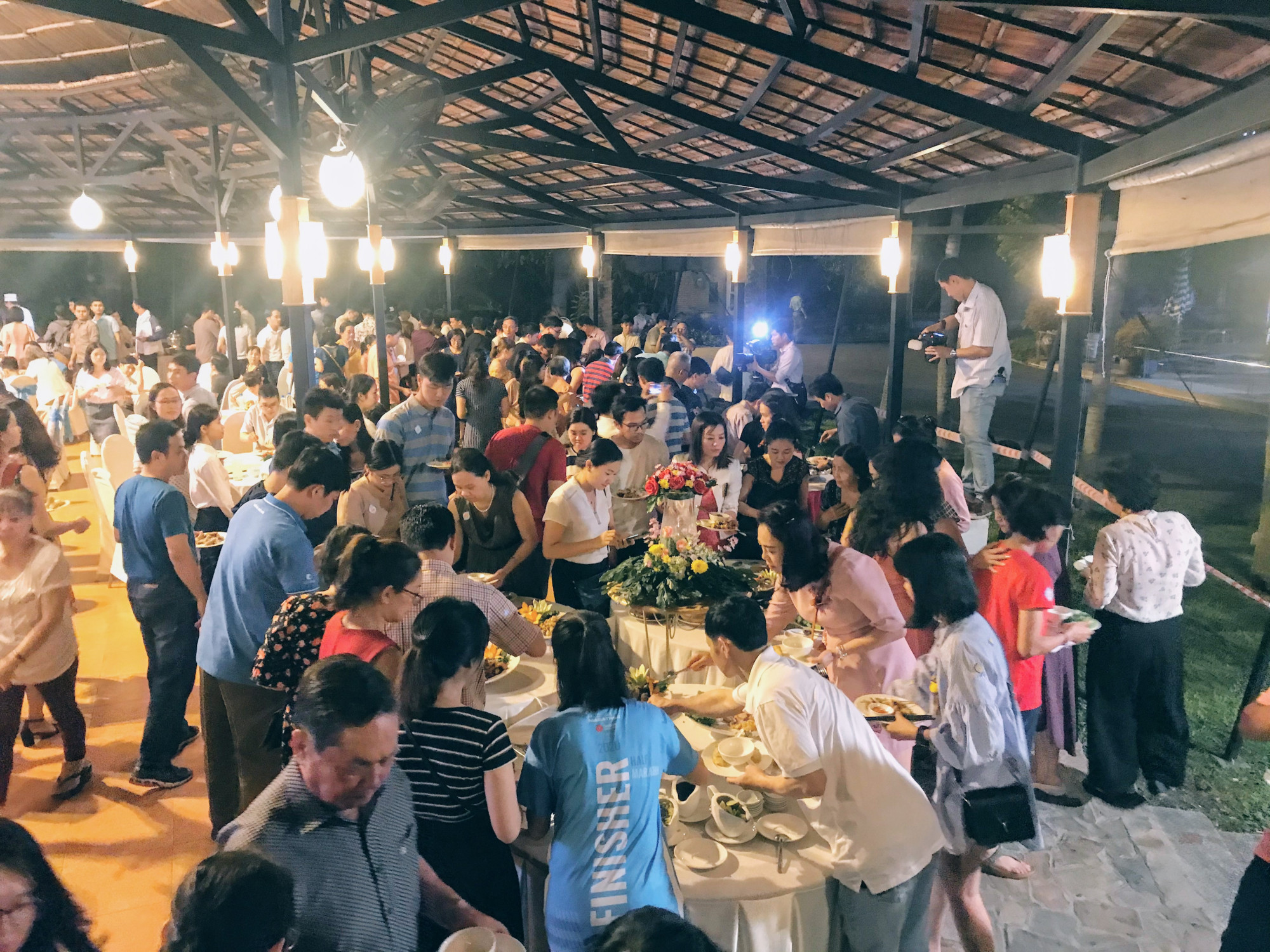 Tại đại tiệc buffet 40 món từ con cá tra do Hội Doanh nghiệp hàng Việt Nam chất lượng cao phối hợp với công ty Cỏ May tổ chức vào tối 5/1.