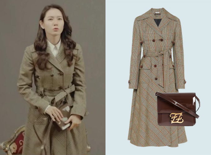 Dù có lạc sang Triều Tiên, nơi thời trang có phần lạc hậu, Se Ri vẫn kiếm được một chiếc trench coat sành điệu của Miu Miu (giá gần 100 triệu đồng) để kết hợp cùng túi xách Fendi thời thượng không kém, giá cũng 