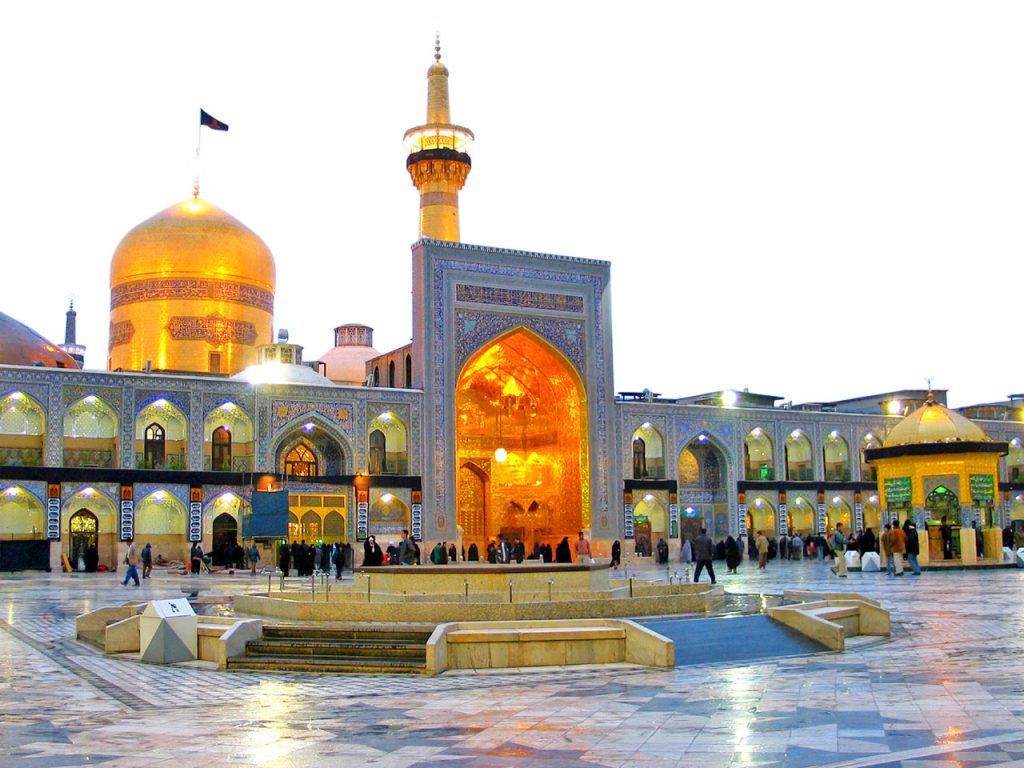 Imam Reza thu hút 25 triệu du khách mỗi năm đến hành hương