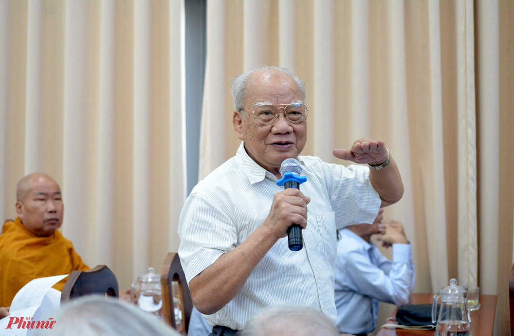 Ông Đồng Văn Kiêm - Ủy viên Mặt trận TQVN TP.HCM góp ý cho lãnh đạo TP.HCM tại hội nghị lần 3 ngày 7/1/2020