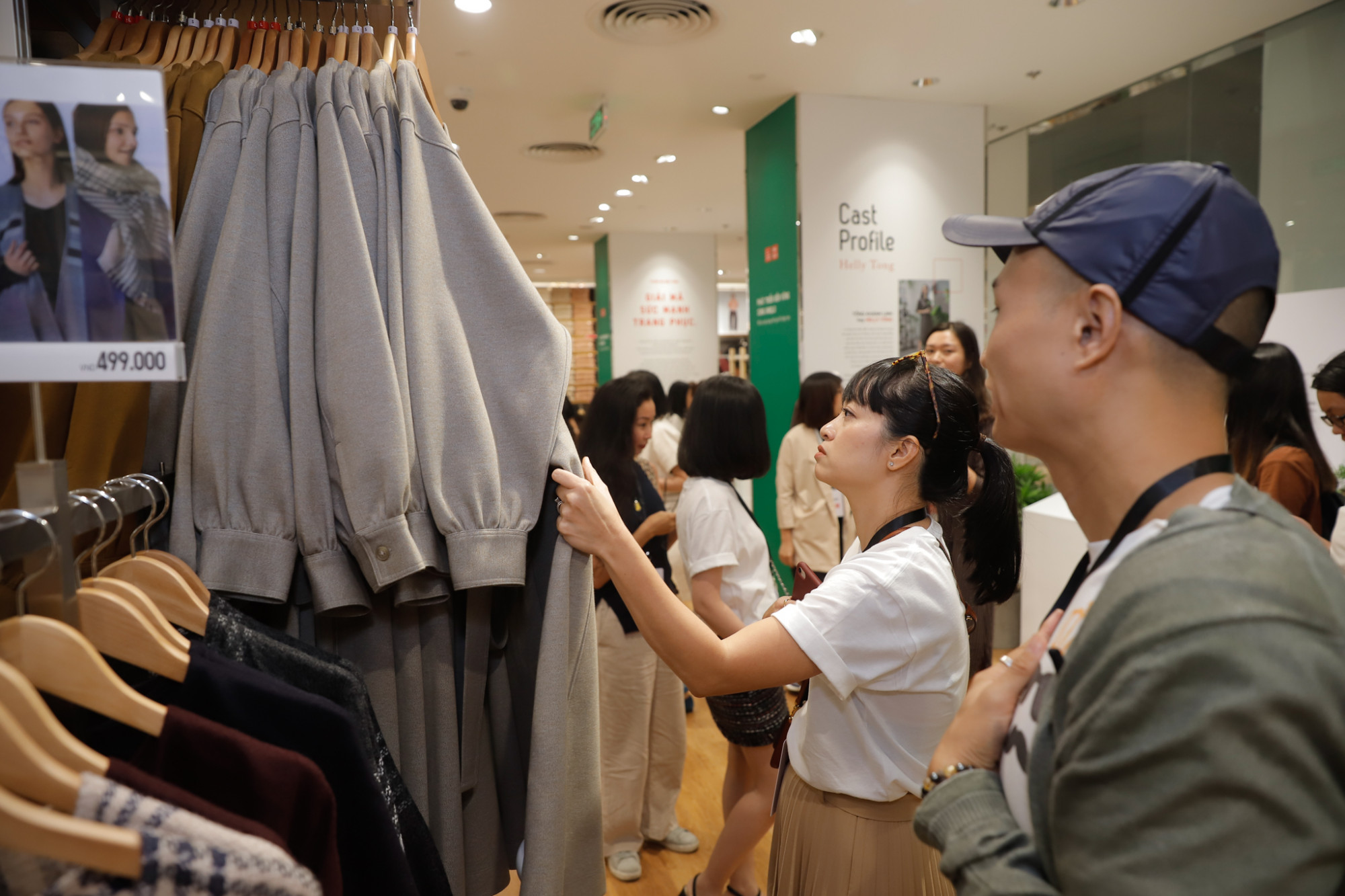 Làn sóng thời trang ngoại nói chung và sự đổ bộ của thương hiệu Nhật Uniqlo mới đây là thách thức không nhỏ cho thời trang Việt