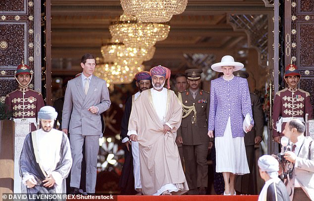 Hoàng tử Charles và Công nương Diana cùng với Quốc vương Qaboos vào tháng 11/1986.