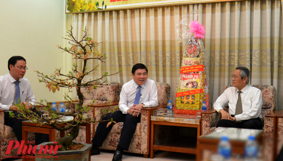 Chủ tịch UBND TP.HCM thăm hỏi sức khỏe Mục sư  Thái  Phước Trường – Hội trưởng Hội Thánh Tin Lành Việt Nam (miền Nam)