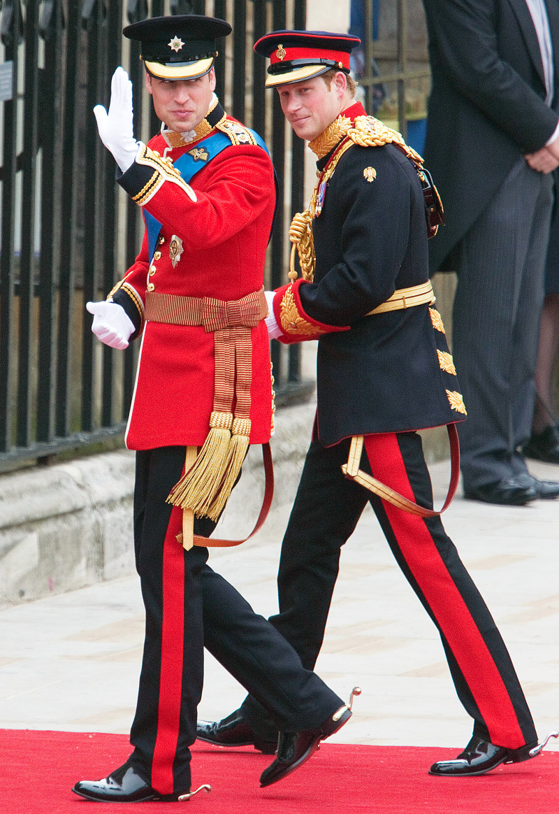 Trong ngày trọng đại của Hoàng tử William vào tháng 4/2011, Hoàng tử Harry đã trở thành người làm chứng cho tình yêu của anh trai và Công nương Kate