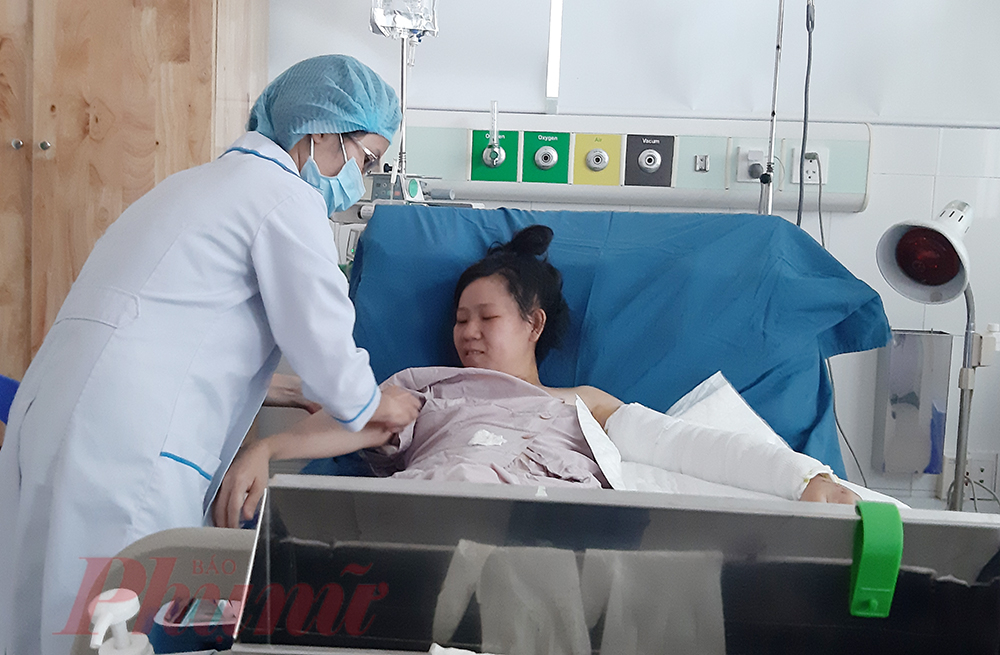 Chị Nguyễn Thị Thùy Trang - Điều dưỡng khoa Cấp cứu, Bệnh viện Quận Thủ Đức bị giao thông nghiêm trọng khi còn cách bệnh viện 200 mét.