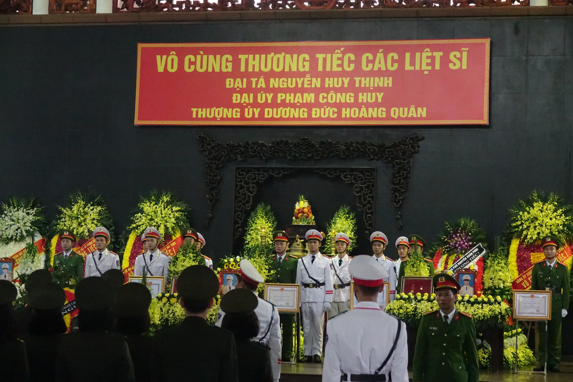 Tang lễ của 3 liệt sĩ được tổ chức trọng thể theo nghi thức của lực lượng Công an nhân dân.
