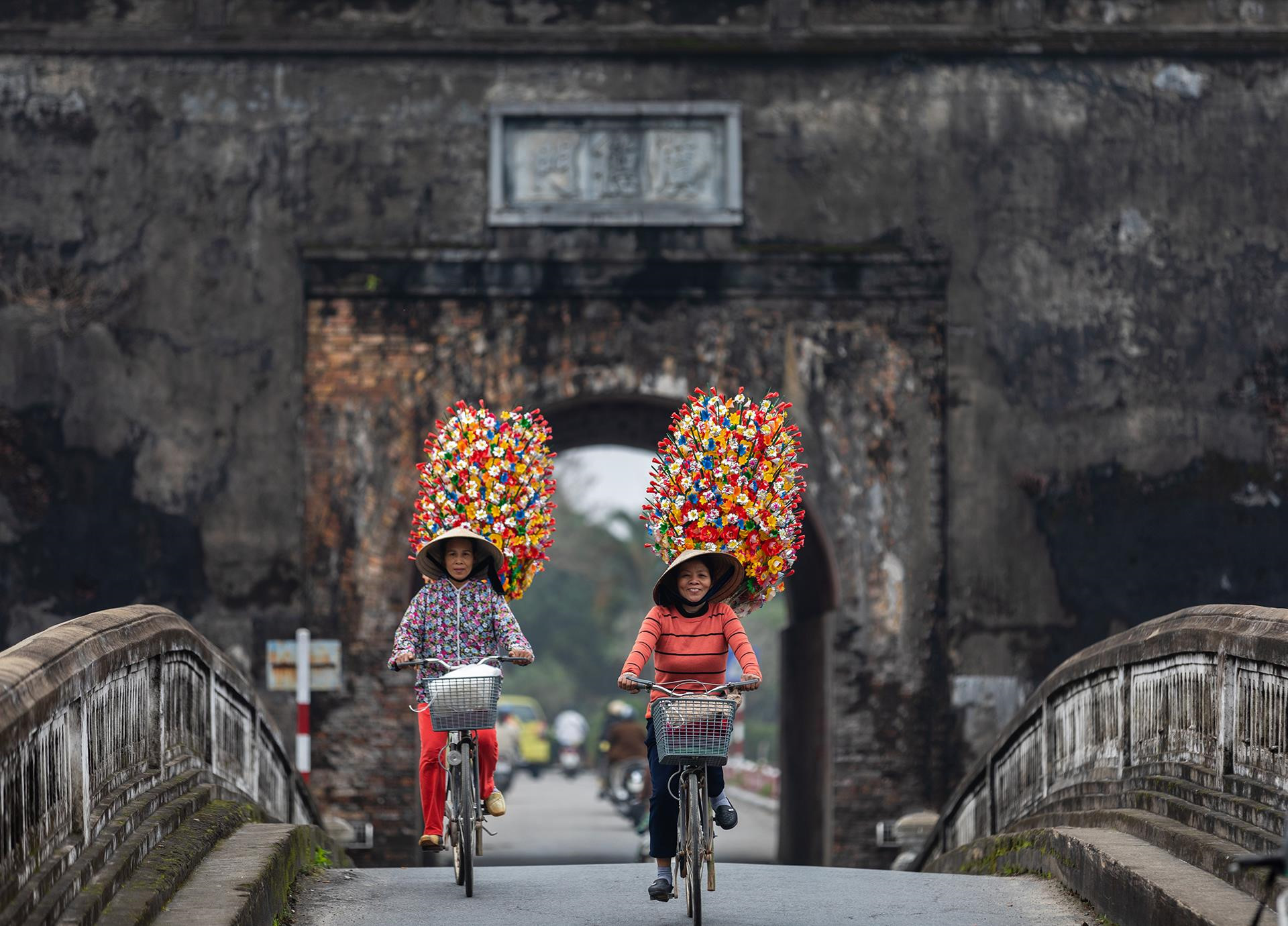 Hoa giấy Thanh Tiên ra phố