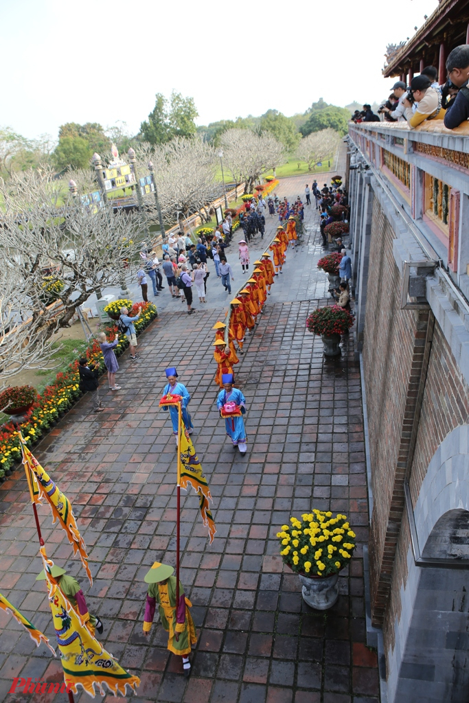 Tục lễ dựng nêu ngày Tết là một trong những phong tục văn hóa không chỉ của riêng Việt Nam mà của rất nhiều nước Á Đông. Tuy nhiên đối với người Việt Nam, sự ảnh hưởng này đã trở thành một nét văn hóa tốt đẹp ngàn đời