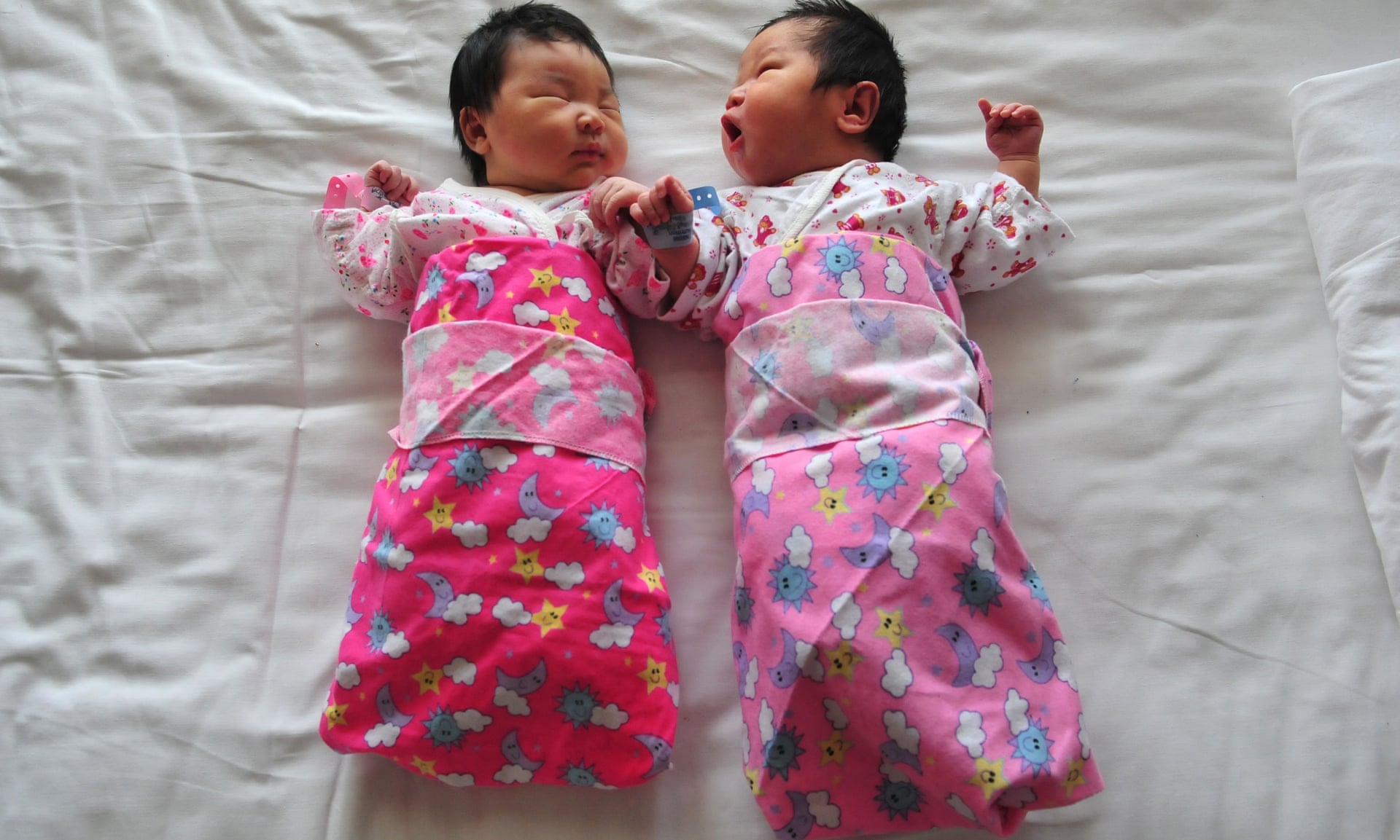 Nhiều gia đình ở Trung Quốc chỉ sinh một con do các nguyên nhân chi phí giáo dục và nhà ở đắt đỏ - Ảnh: AFP/Getty Images