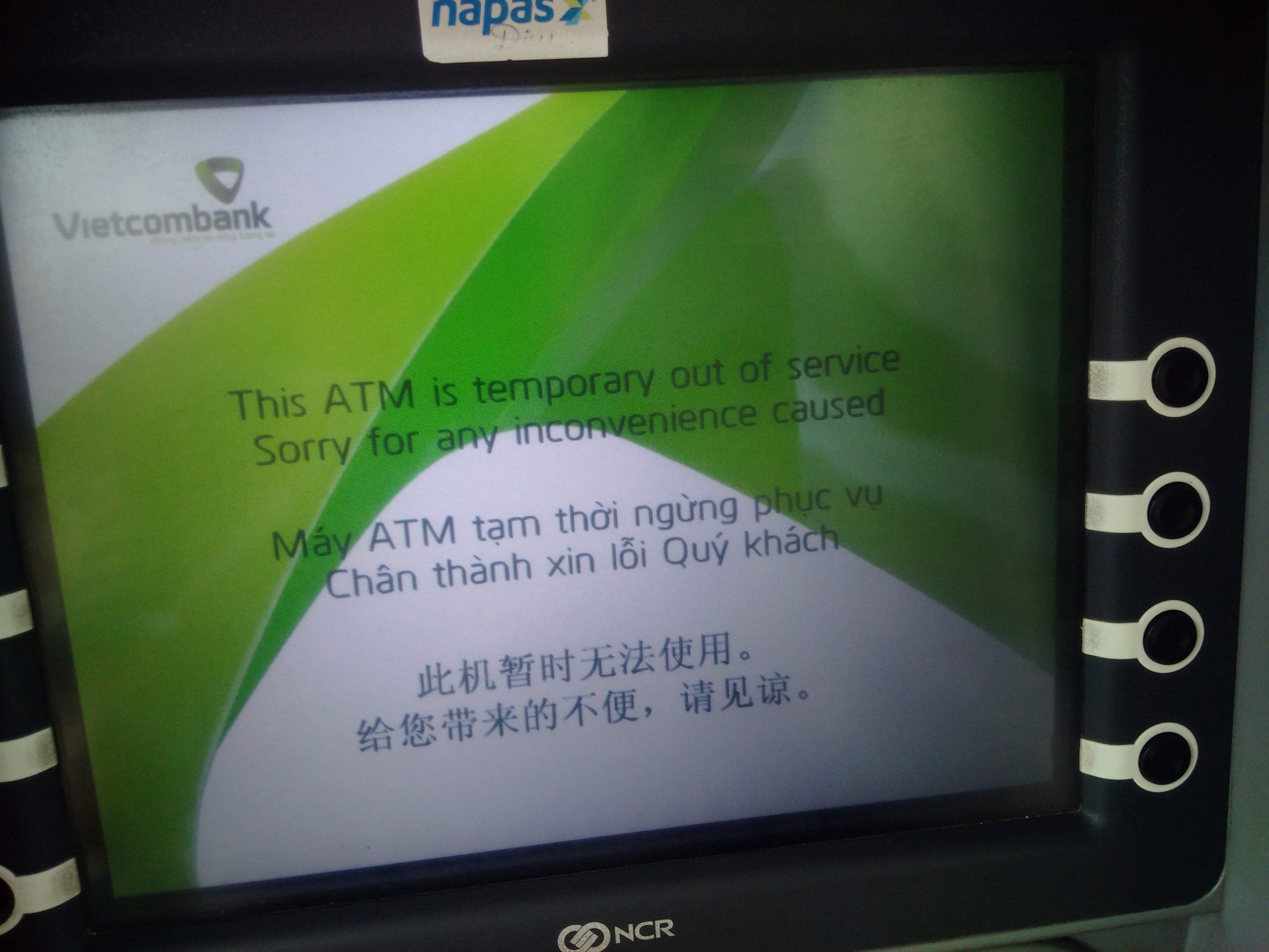Các trụ ATM riêng lẻ vào những ngày này thường lỗi và hết tiền 