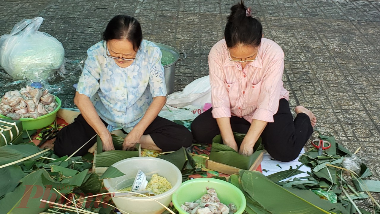 Hội thi gói, nấu bánh tét, bánh chưng