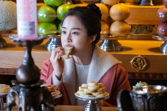 Hình ảnh hậu trường mới nhất của Kim Tae Hee trong tác phẩm Hi, bye mama.