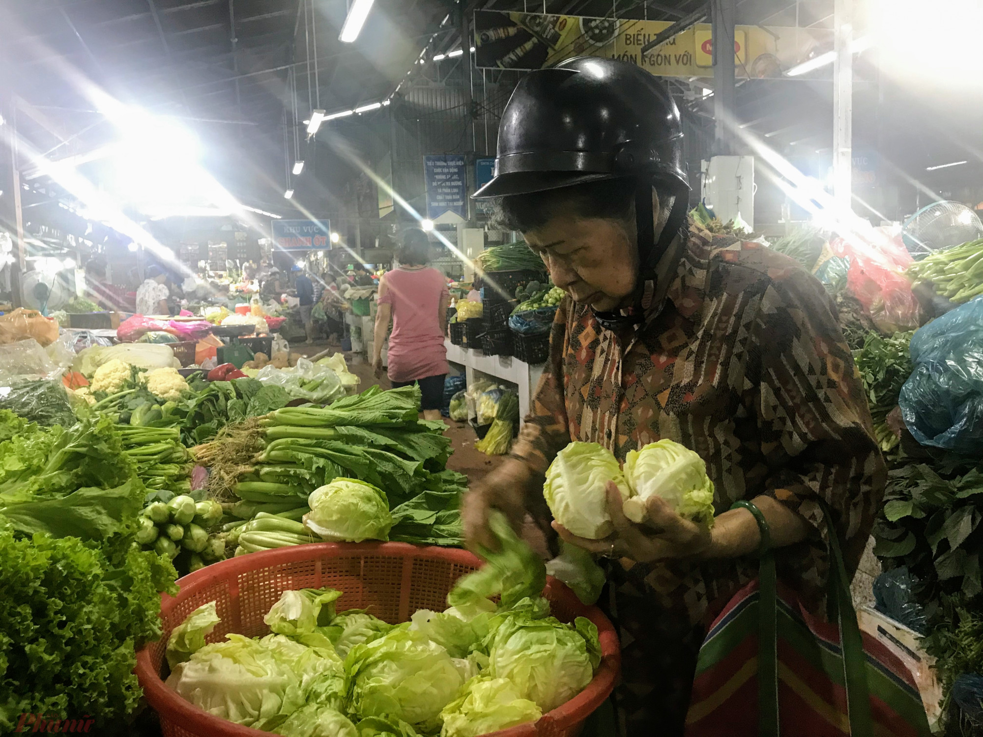 Rau xanh tại chợ dân sinh giá tăng cao, một số mặt hàng tăng giá gấp đôi