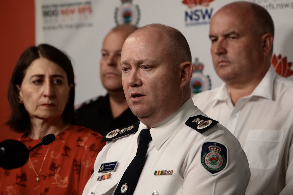 Ông Fitzsimmons, phụ trách chữa cháy của bang NSW, nói ở giai đoạn này chưa xác định được nguyên nhân vụ tai nạn