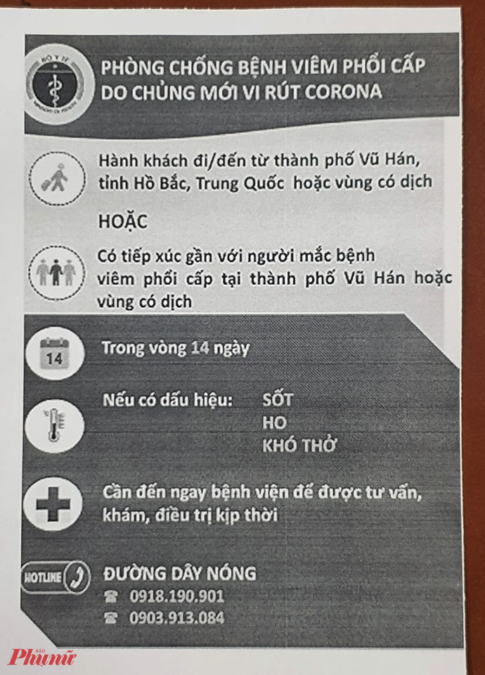 Hành khách đến, đi từ sân bay Tân Sơn Nhất TPHCM sẽ được phát tờ rơi hướng dẫn phòng dịch viêm đường hô hấp cấp.