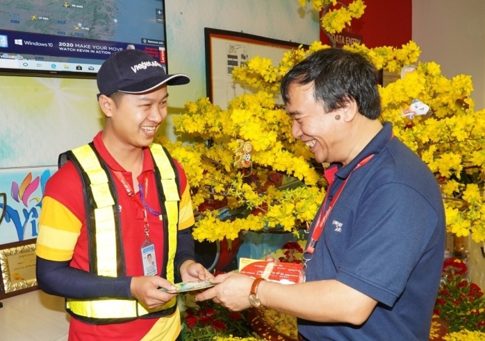 Không khí tết tràn ngập văn phòng Vietjet cùng quyết tâm mang tới cho khách hàng những chuyến bay đúng giờ, an toàn mùa cao điểm tết