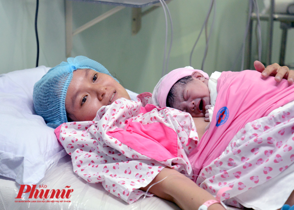 Chị Nguyễn Thị Kim Dung sinh bé gái vào đúng thời khắc 0 giờ 0 phút ngày 25/1/2020 (Mùng 1 Tết Canh Tý)