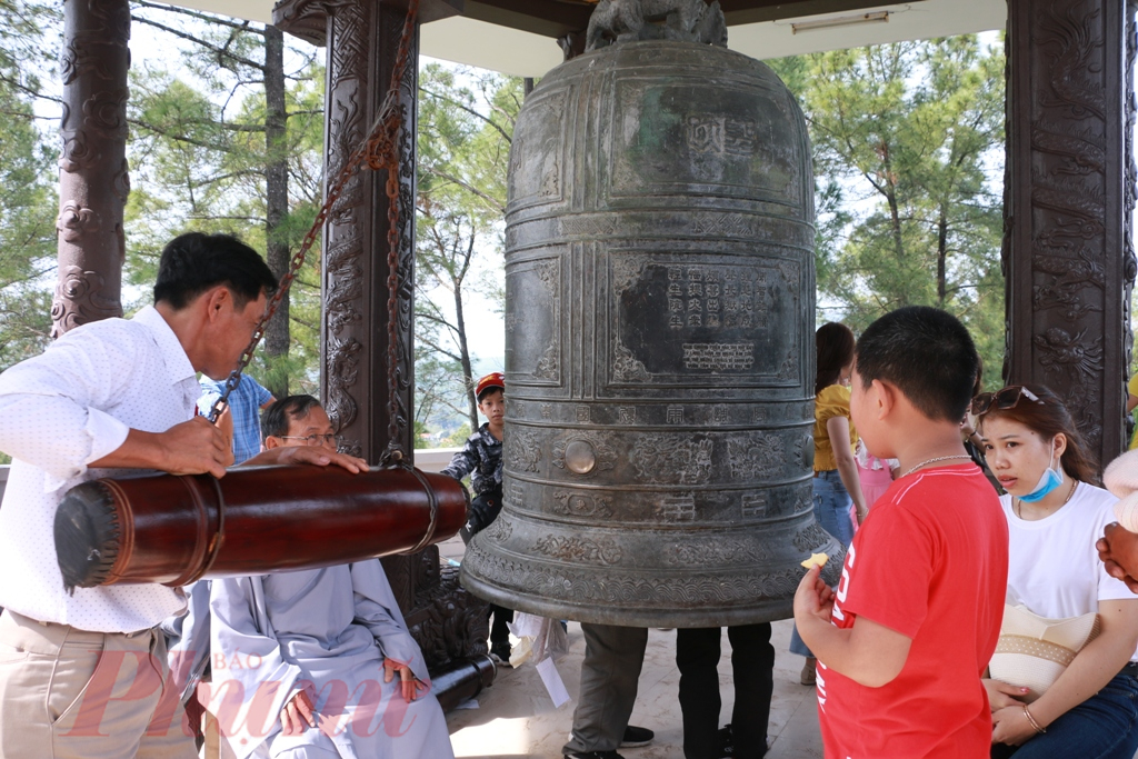 Truyền thống của người Huế đi chùa họ mong cầu đó là an lành đến với họ, đến với gia đình và đến với xã hội trong dịp đầu năm. Khi đã có được sự an lành vào đầu năm thì chắc chắn trong suốt năm đó gia đình họ cũng hanh thông và tốt đẹp