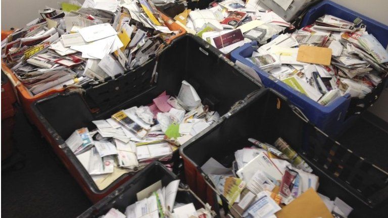 Người đưa thư Nhật Bản không giao cho khách 24 ngàn thư và bưu phẩm – Ảnh: BBC
