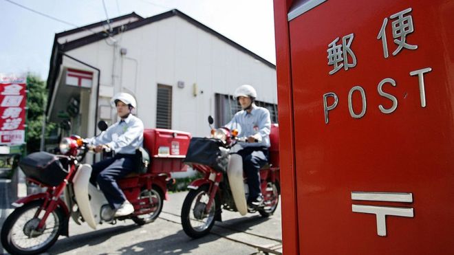Cảnh sát cho biết, nhân viên bưu điện này đã giấu thư từ và bưu kiện của người khác tại nhà riêng của mình từ năm 2003 - Ảnh: BBC/Getty Images