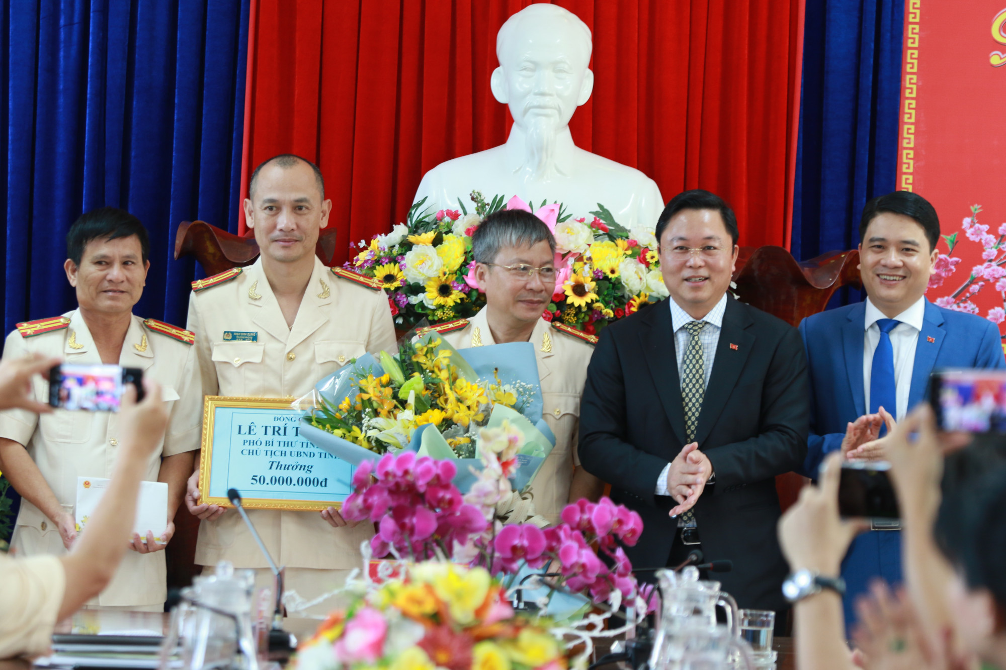 Lãnh đạo tỉnh Quảng Nam thưởng nóng 50 triệu đồng cho ban chuyên án