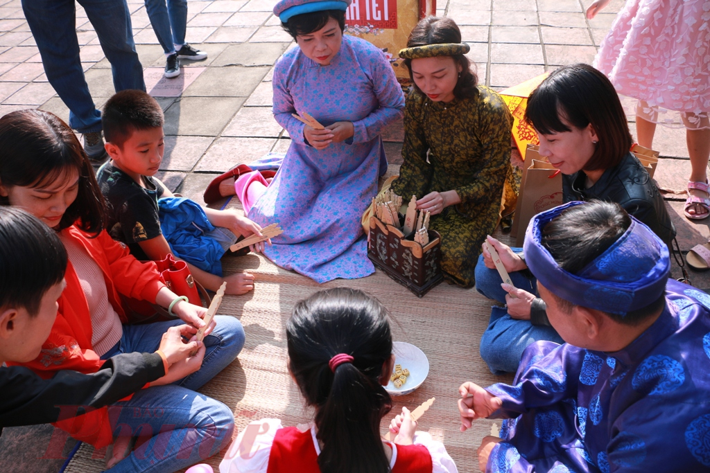 Ðiều thú vị là hoàn toàn không có tính sát phạt trong trò chơi đổ xăm hường. Xăm hường thường được chơi trong những dịp đầu xuân, ngày tết, vừa để giải trí, vừa để thử vận hên xui của mình trong một năm chứ không phải là để thỏa mãn thú đỏ đen như những trò cờ bạc khác.
