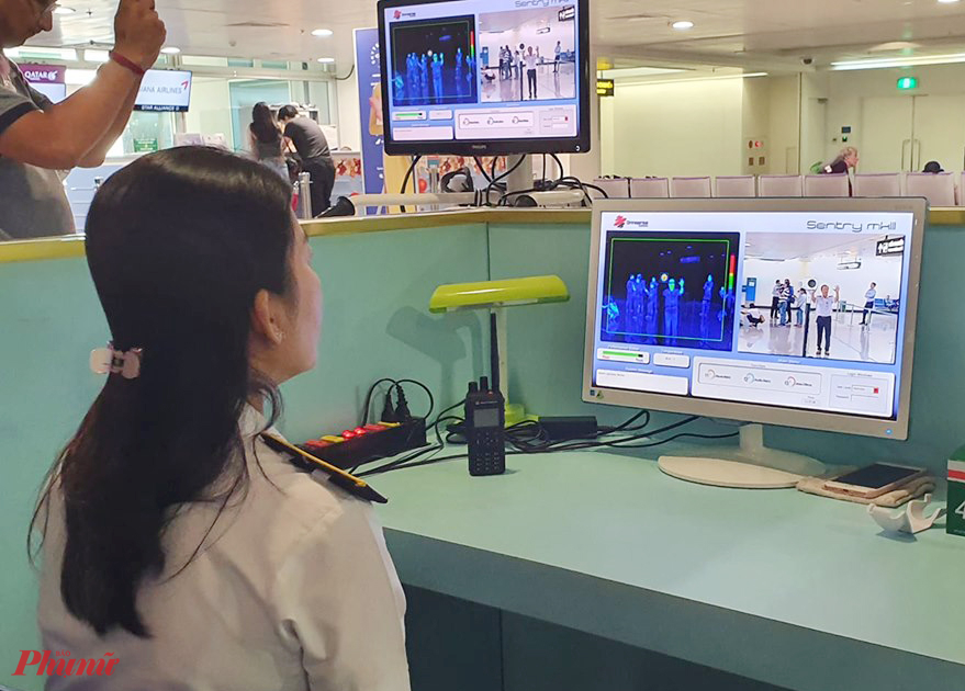 Máy đo thân nhiệt tại sân bay Tân Sơn Nhất sẽ phát hiện ra sự thay đổi nhiệt độ của hành khách nhập cảnh vào TP.HCM