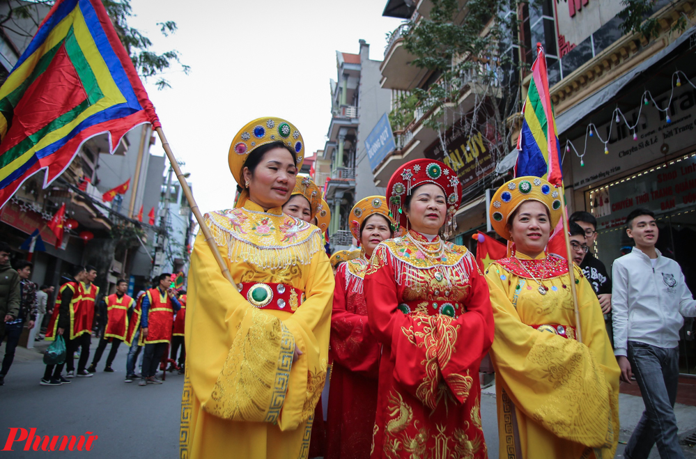 Hội rước pháo phường Đồng Kỵ có từ đời Hùng Vương thứ 6, thành hoàng làng là tướng Thiên Cương cùng Thánh Gióng đánh đuổi giặc Ân, thắng trận trở về được dân làng mở hội khao quân, trong hội có đốt pháo. Mặc dù hiện nay hội không còn đốt pháo, song người dân vẫn duy trì những tập tục đặc sắc như tục rước pháo lớn từ nhà văn hóa truyền thống đến đình Đồng Kỵ. Trong lễ rước pháo, có sự tham gia biểu diễn của các đội khiêng kiệu, cầm cờ, đánh trống, múa lân... tái hiện lại không khí hào hùng của ông cha ta ngày trước. Hội rước pháo Đồng Kỵ là một trong 15 di sản văn hóa phi vật thể Quốc gia đã được Bộ Văn hóa, Thể thao và Du lịch công nhận năm 2016. Dự kiến, lễ hội rước pháo Đồng Kỵ diễn ra đến hết ngày 30/1 (tức mùng 6/1 âm lịch).