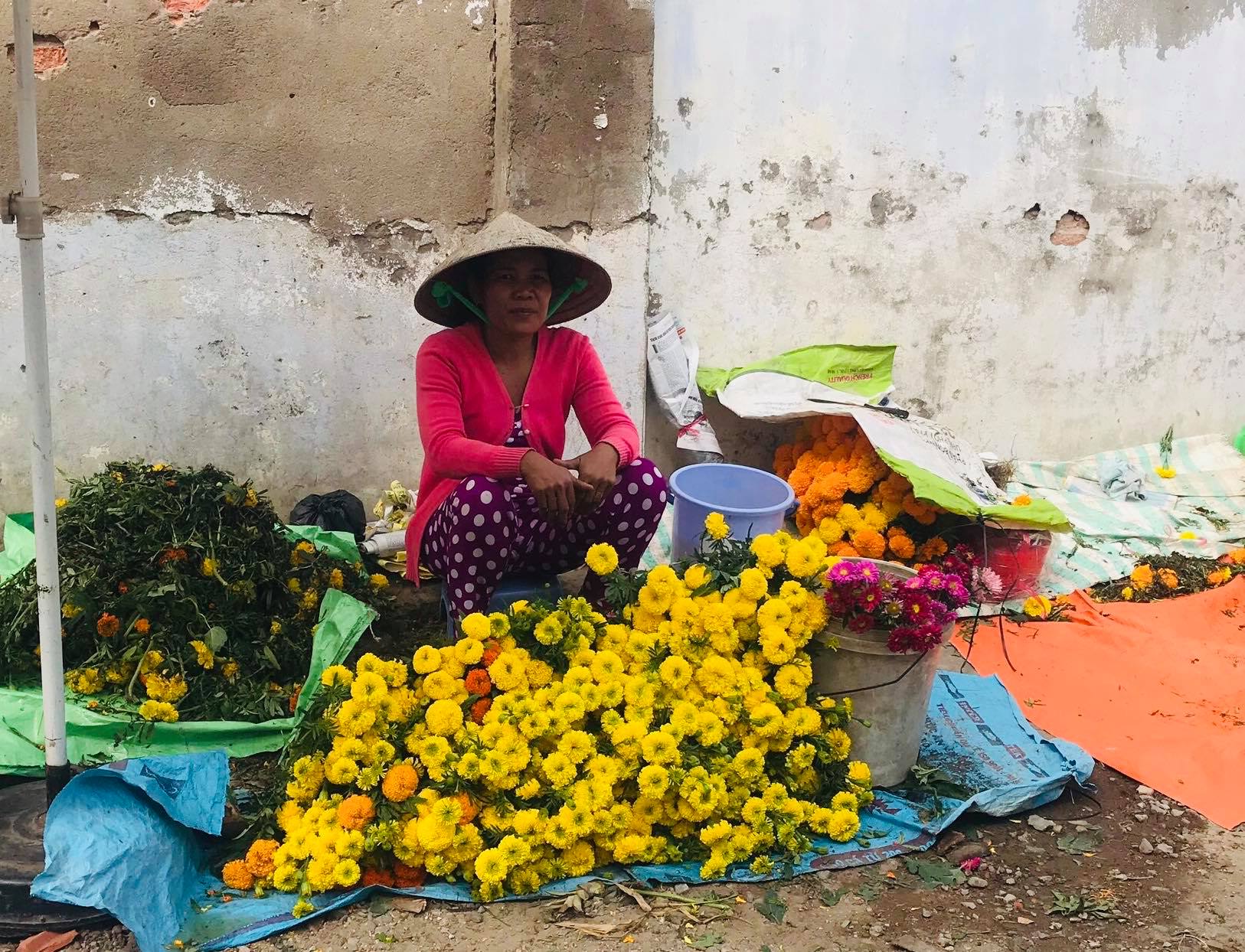 Một gánh hàng bông chợ Tết ở Trà Vinh