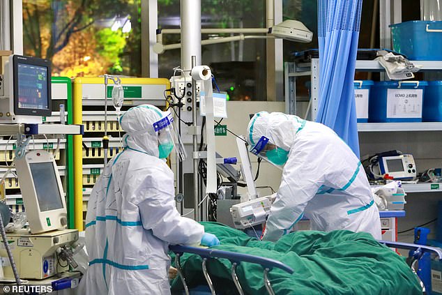 Bắc Kinh đã gửi hơn 6.000 bác sĩ từ khắp đất nước đến Vũ Hán và yêu cầu ít nhất năm bệnh viện được xây dựng mới trong nỗ lực ngăn chặn dịch bệnh.