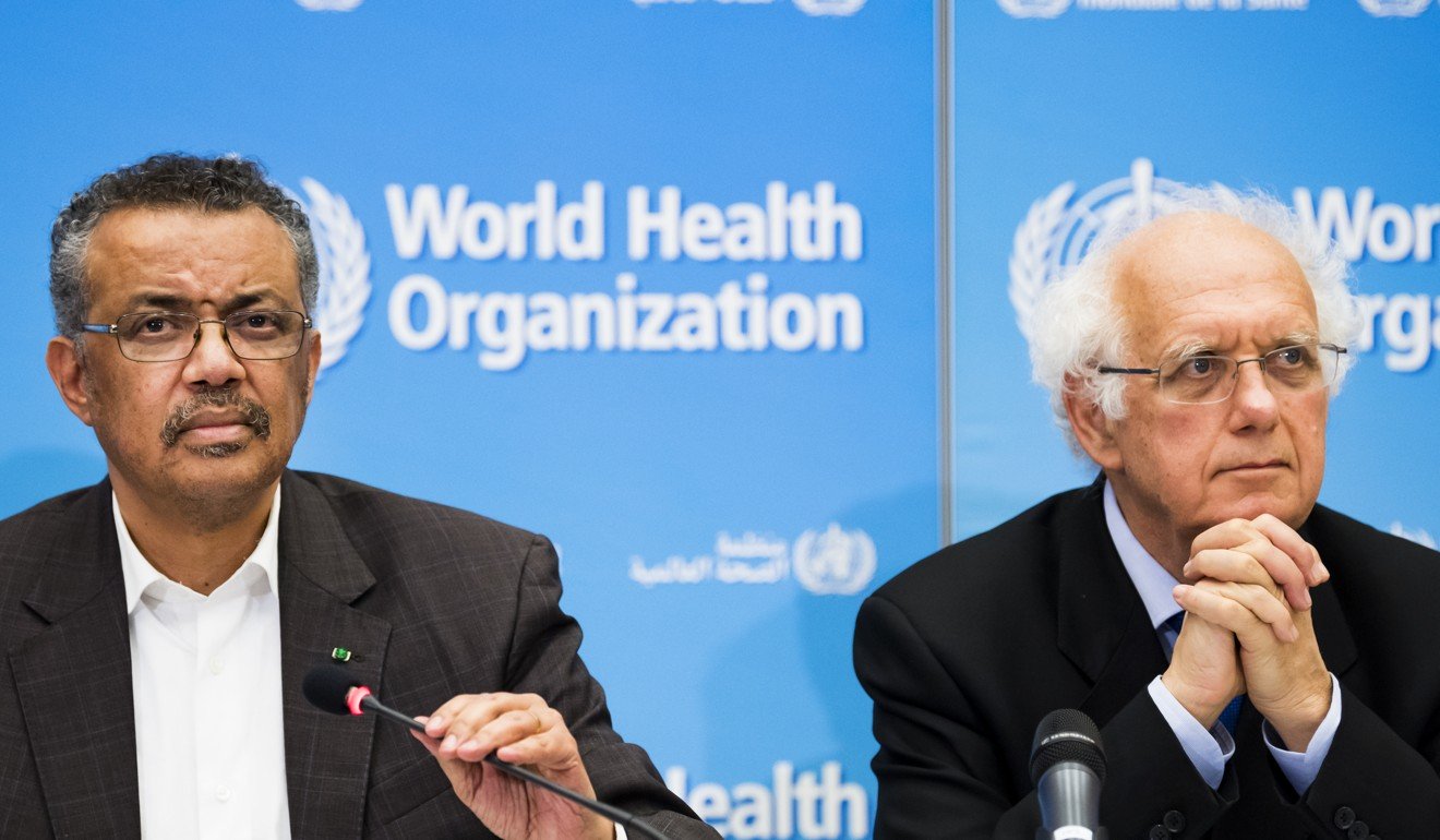 Tổng Giám đốc WHO Tedros Adhanom Ghebreyesus (trái) và Giáo sư Didier Houssin, Chủ tịch Ủy ban Khẩn cấp, trao đổi với truyền thông tại trụ sở WHO ở Geneva hôm 30/1 - Ảnh: AP