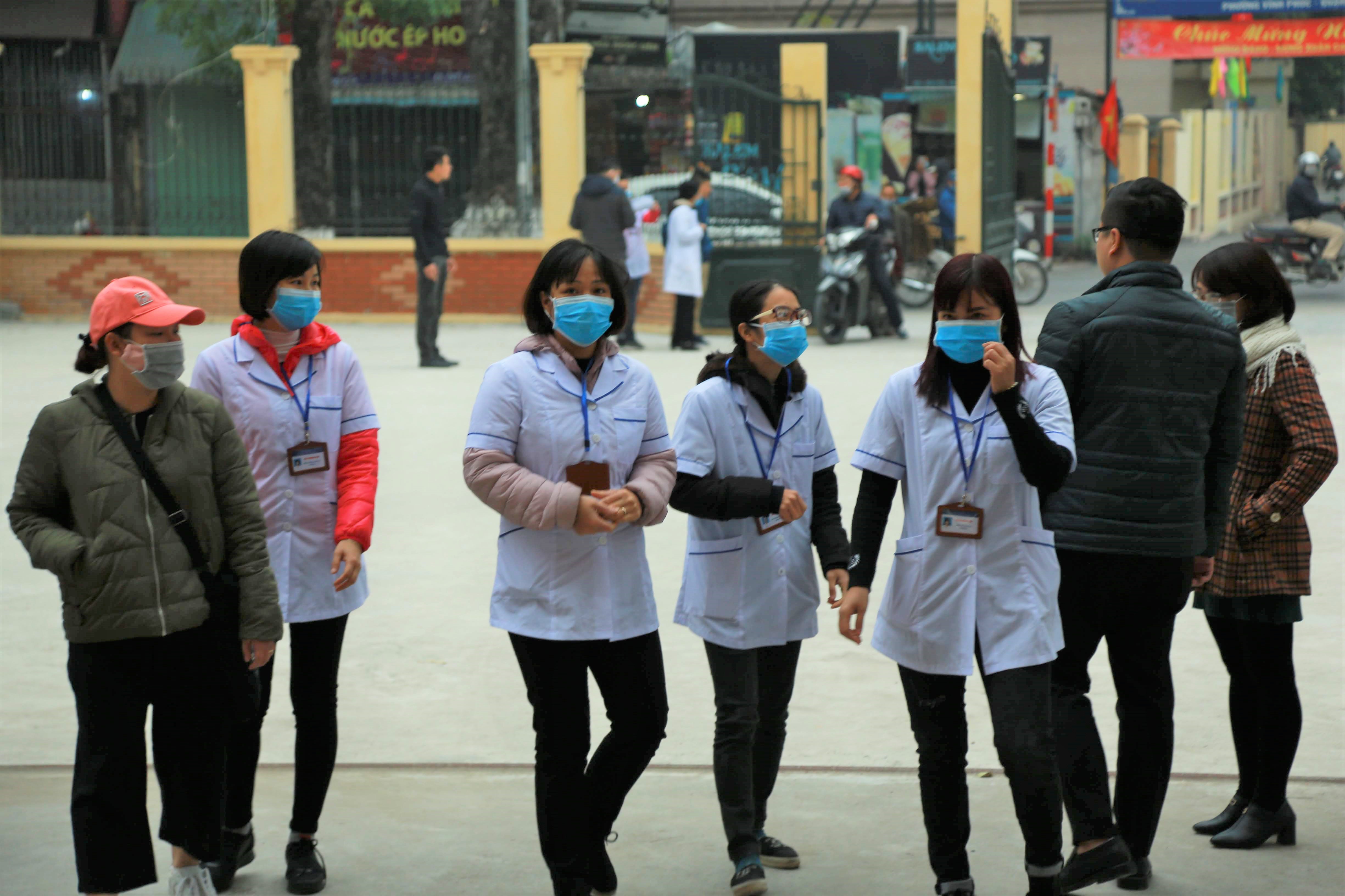 Trường tiểu học Hoàng Diệu (quận Ba Đình, Hà Nội) là một trong những điểm trường được phun thuốc trong ngày hôm nay. 
