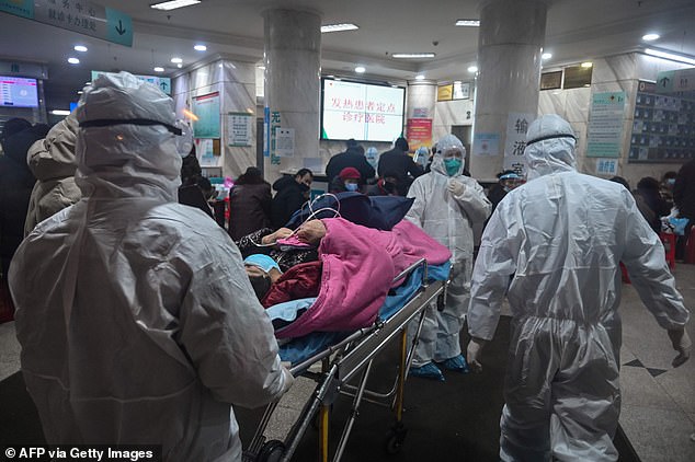 Đội ngũ nhân viên y tế hỗ trợ điều trị cho bệnh nhân nhiễm virus corona tại Vũ Hán, Trung Quốc.