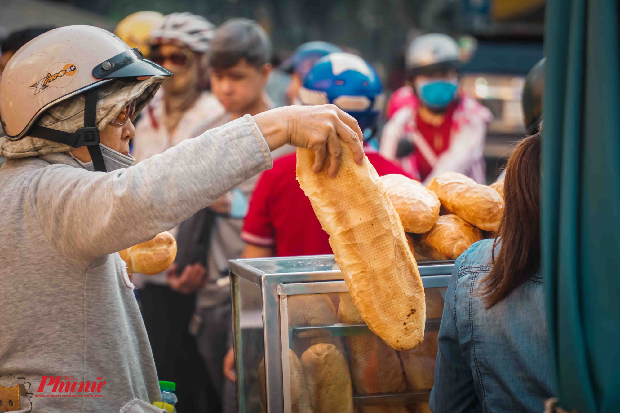 bánh mì trở thành mặt hàng khan hiếm sáng nay tại Quận 5