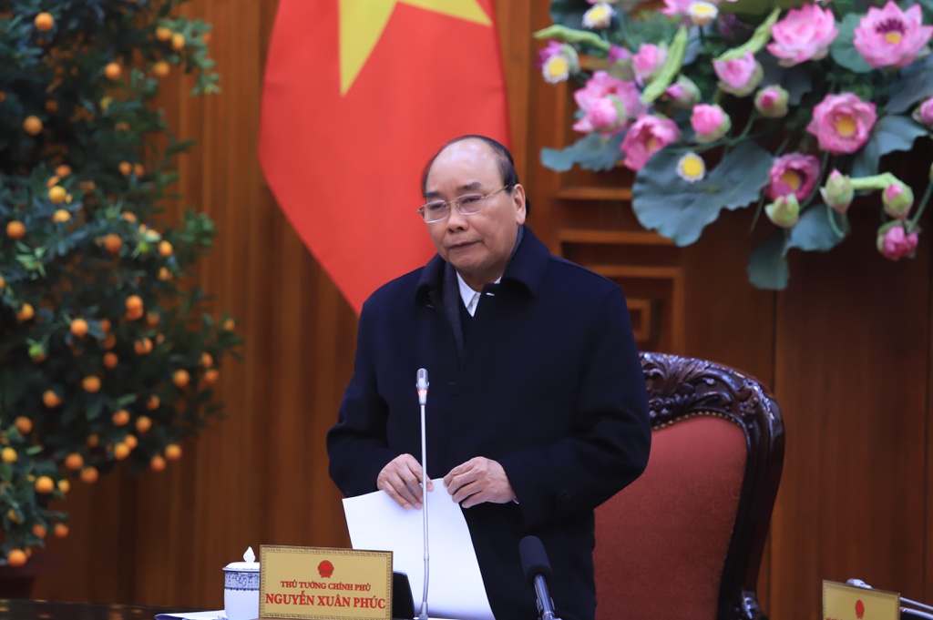 Thủ tướng Nguyễn Xuân Phúc cho phép khi chở hàng viện trợ sang Trung Quốc có thể kết hợp đưa sinh viên Việt Nam ở Vũ Hán về - Ảnh: Hoài Vũ