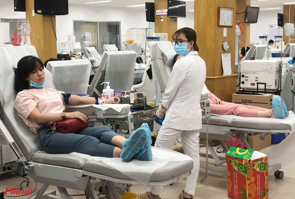 Số lượng người tình nguyện hiến máu ngày càng giảm khiến máu dự trữ gần như cạn kiệt.