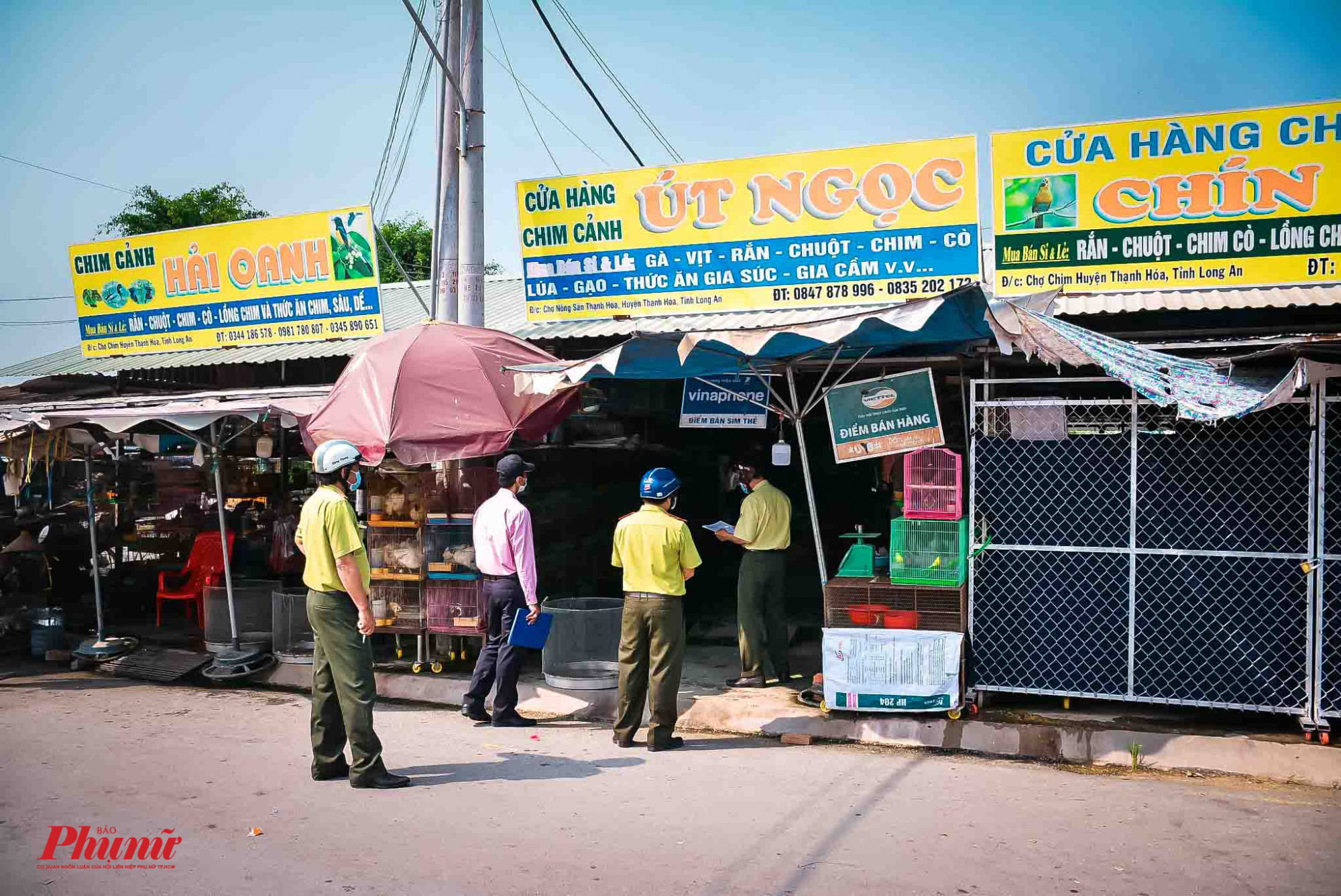Đoàn kiểm tra liên ngành huyện Thạnh Hóa đã có buổi kiểm tra, làm việc với các tiểu thương tại chợ nong sản Thạnh Hóa vào ngày 10/2/2020
