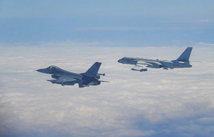 Bộ Quốc phòng Đài Loan cho biết máy bay chiến đấu J-11 và máy bay ném bom H-6 của Trung Quốc đại lục đã bay quanh đảo vào Chủ nhật 9/2.