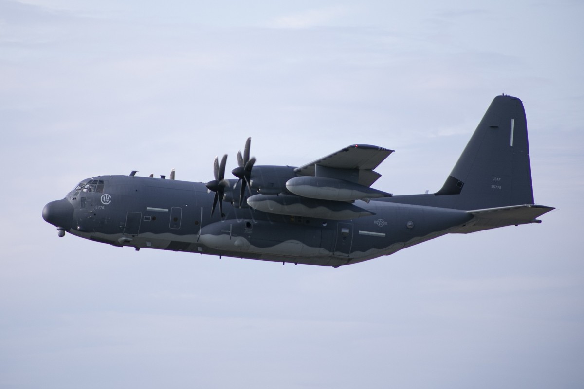 Máy bay do thám MC-130J của Mỹ bay từ căn cứ không quân Kadena ở Okinawa qua eo biển Đài Loan.