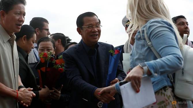 Đích thân Thủ tứng Hun Sen đã đến tặng hoa và chào đón hành khách cùng thủy thủ đoàn từ tàu Westerdam.