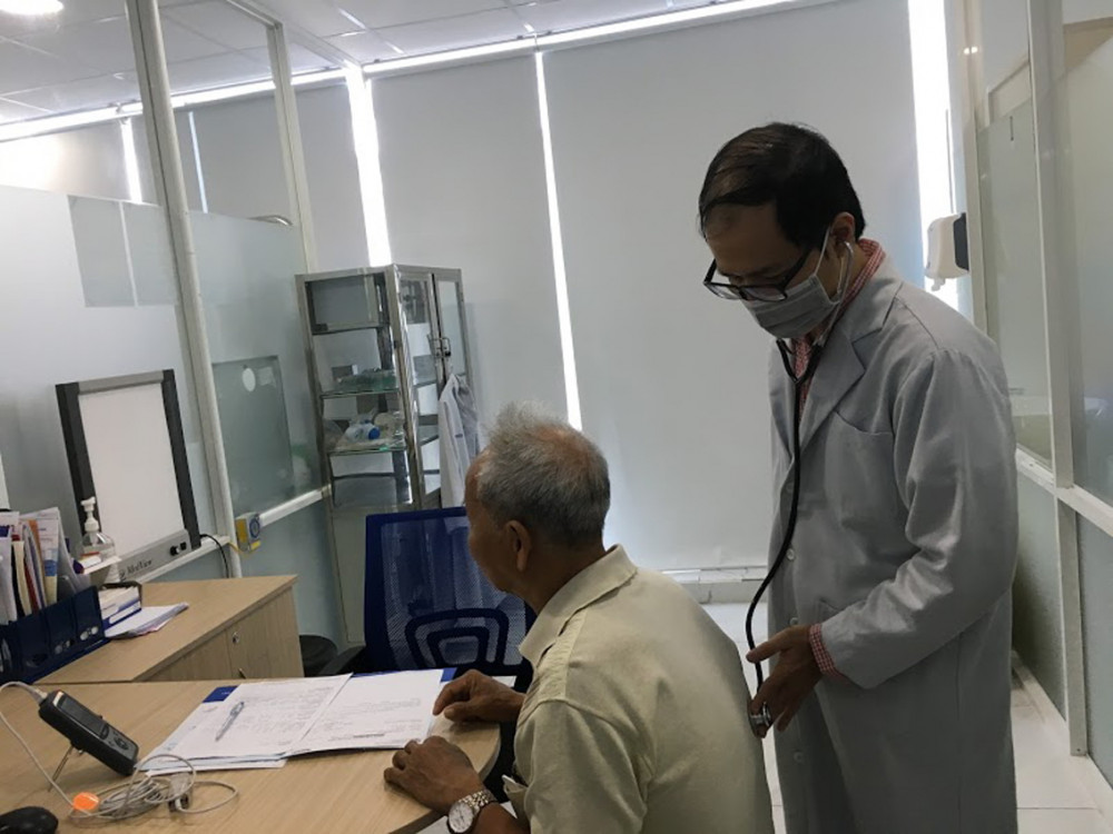 Bệnh nhân COPD được tái khám định kỳ tại Phòng khám Bệnh viện Đại học Y Dược 1