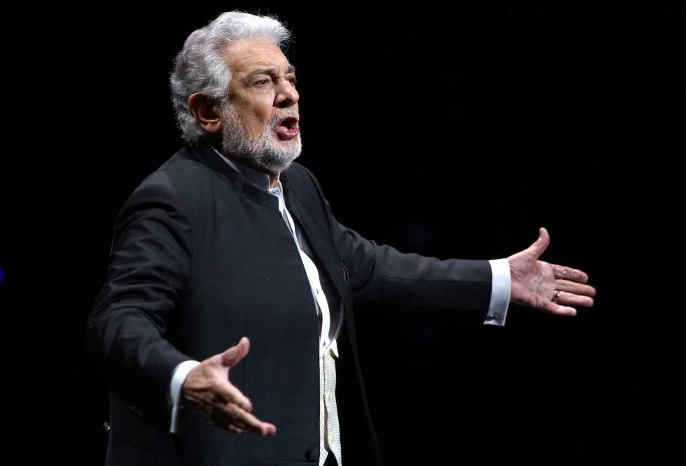 Plácido Domingo xin lỗi vì những hành vi không đúng đắn trong quá khứ.