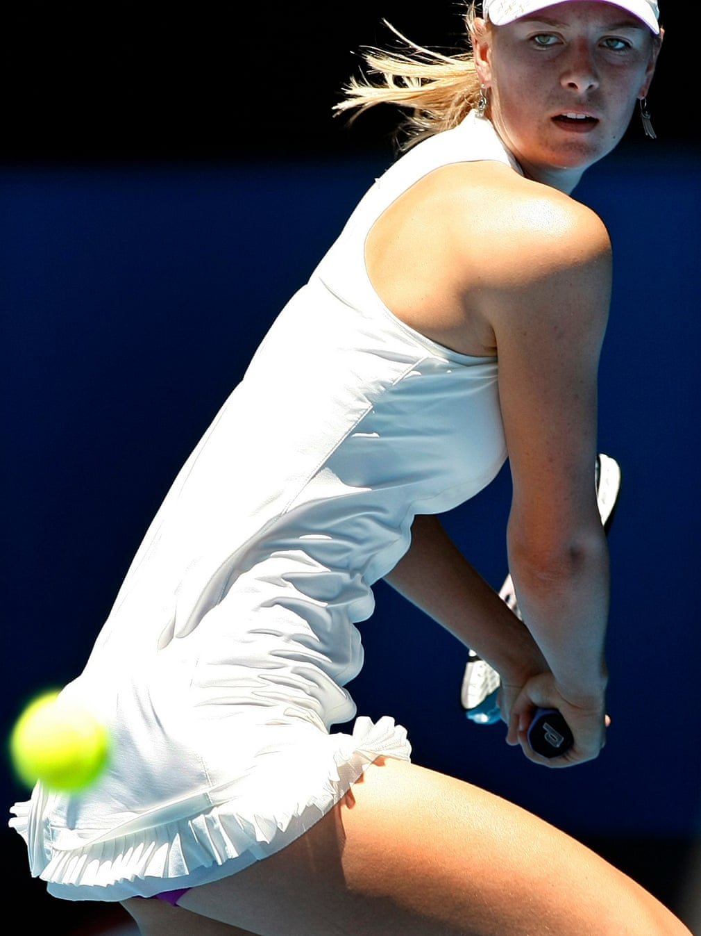 Sharapova đã được xếp hạng hạt giống số năm tại giải Úc mở rộng 2008 và đánh bại cựu số 1 thế giới Lindsay Davenport, số 1 thế giới Justine Henin, Jelena Janković và cuối cùng là Ana Ivanovic trong trận chung kết để giành danh hiệu lớn thứ ba của cô.
