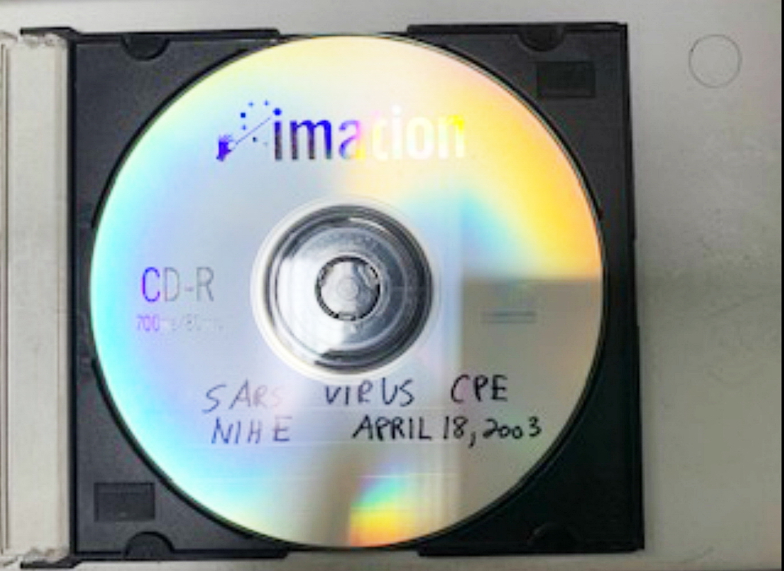 Chuyên gia của Trung tâm Phòng và Kiểm soát bệnh tật (CDC) Mỹ đã giúp bác sĩ Thường chụp lại hình ảnh vi-rút SARS-CoV hủy hoại tế bào rồi chuyển những hình ảnh quý giá ấy vào đĩa CD và tặng lại bác sĩ Thường. Sau 17 năm, chiếc đĩa CD vẫn chạy rất tốt