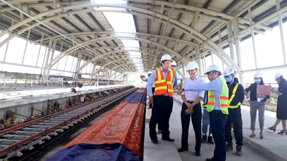 Đoàn giám sát HĐND TP.HCM khảo sát tuyến metro số 1, gói thầu 2, đoạn nhà ga tại Khu công nghệ cao