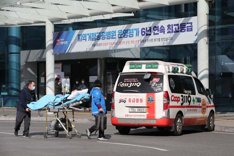 Số ca nhiễm COVID-19 tăng vọt tại Hàn Quốc.