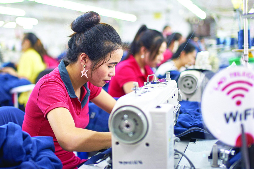 Các doanh nghiệp may mặc tại Đông Nam Á lao đao vì thiếu nguồn cung nguyên liệu thô từ Trung Quốc