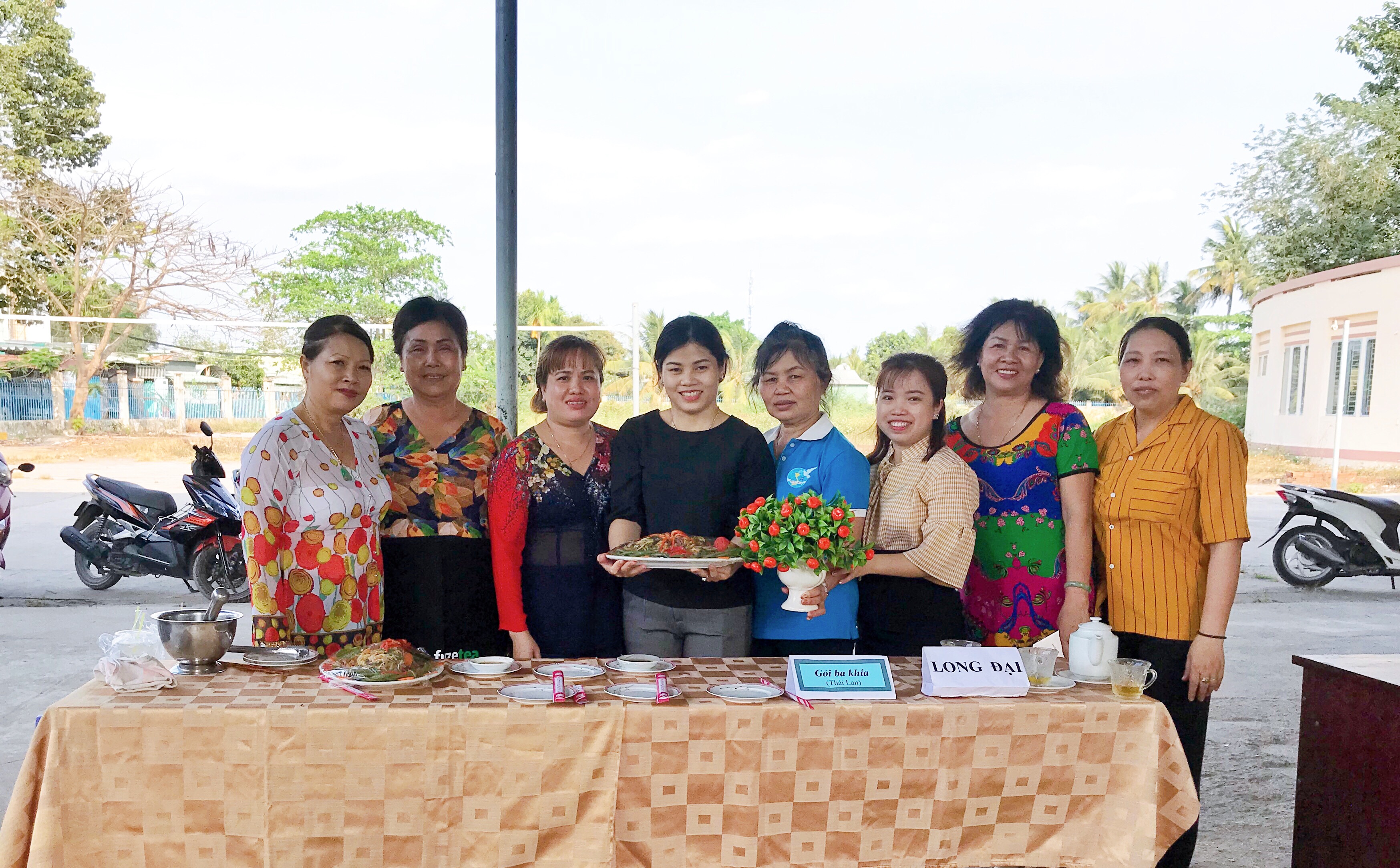 Món gỏi ba khía Thái Lan mà Chi hội Phụ nữ khu phố Long Đại chế biến đoạt giải nhất hội thi. 